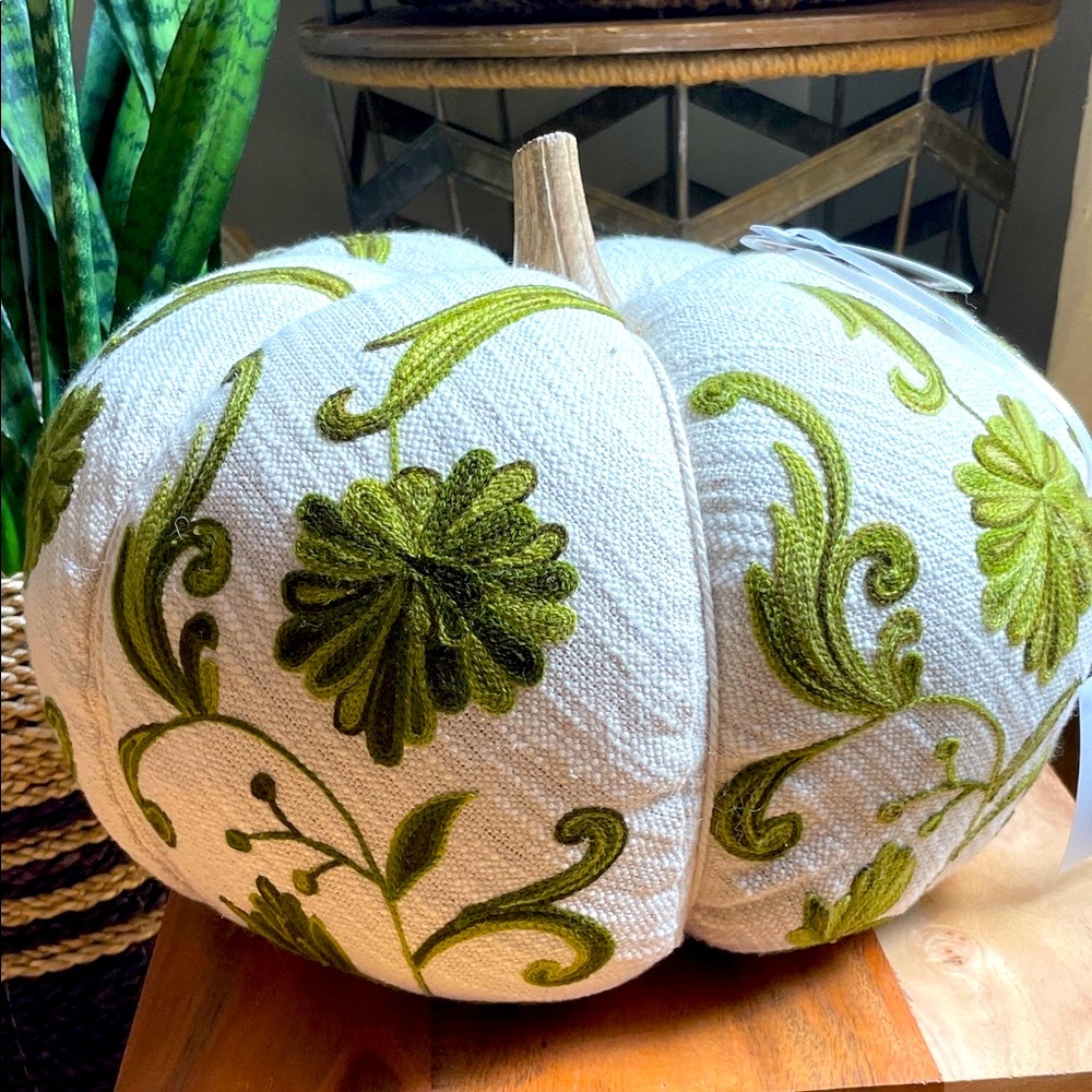 πBeautifully Crafted Embroidered Green and Cream Decorative Pumpkin-large - Picture 2 of 13